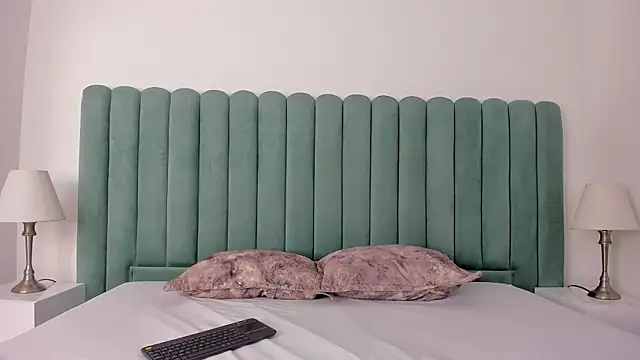 Snapshot of Emmalorez__ chatting on November 20, 11:43 am Emmalorez online show from November 20, 11:43 am