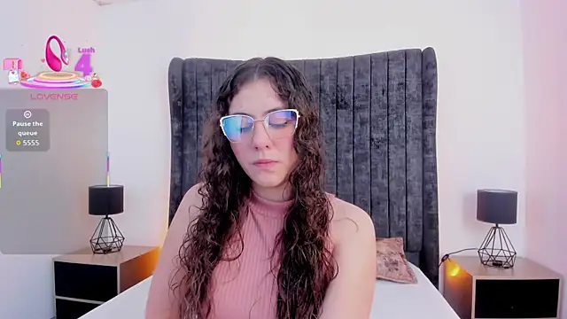 Snapshot of Emmalorez__ chatting on November 22, 12:26 pm Emmalorez online show from November 22, 12:26 pm