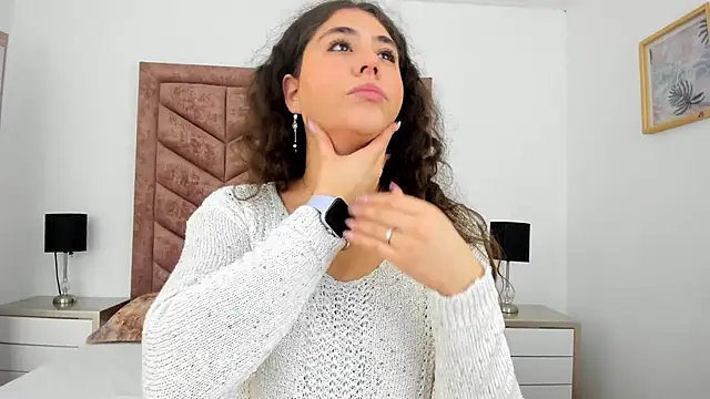 Snapshot of Emmalorez__ chatting on December 2, 12:10 pm Emmalorez online show from December 2, 12:10 pm