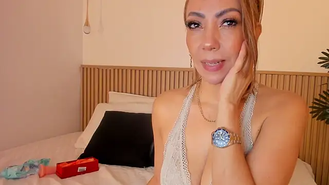 Samantha Sra  online show from May 21, 12:06 am