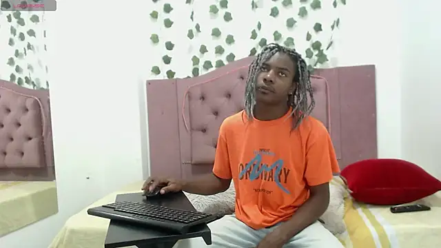 NoahJhonson69 online show from June 10, 11:31 am