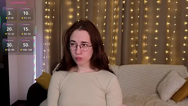 Snapshot of SudieNatera chatting on December 14, 5:13 am SudieNatera online show from December 14, 5:13 am