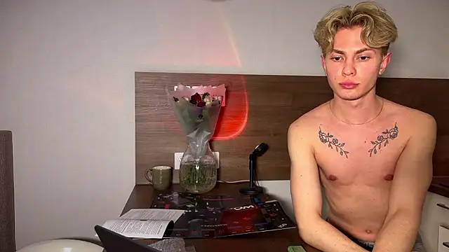 Snapshot of Even_Vrot chatting on March 15, 6:36 pm Even Vrot online show from March 15, 6:36 pm