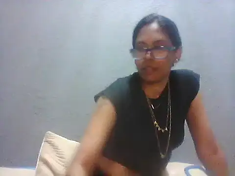 Snapshot of TiaBlaze chatting on December 14, 10:03 pm TiaBlaze online show from December 14, 10:03 pm