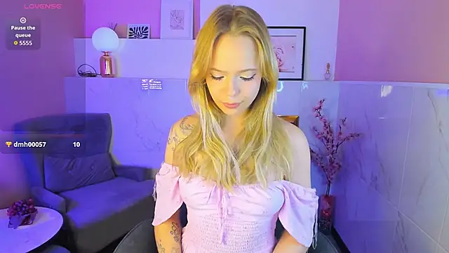 Snapshot of lucy_loy chatting on November 25, 1:55 pm lucy loy online show from November 25, 1:55 pm