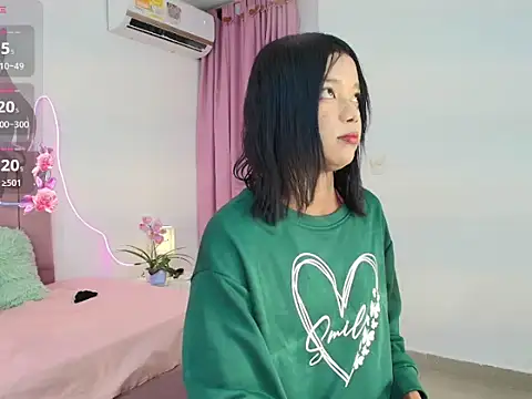 Snapshot of Luna_lexy04 chatting on December 1, 1:43 am Luna lexy04 online show from December 1, 1:43 am