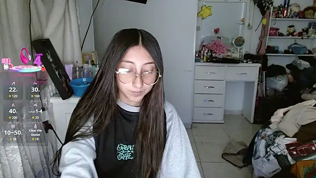 Snapshot of Nanylux chatting on December 20, 2:51 am Nanylux online show from December 20, 2:51 am