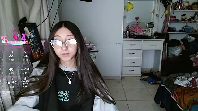 Snapshot of Nanylux chatting on December 21, 3:13 am Nanylux online show from December 21, 3:13 am