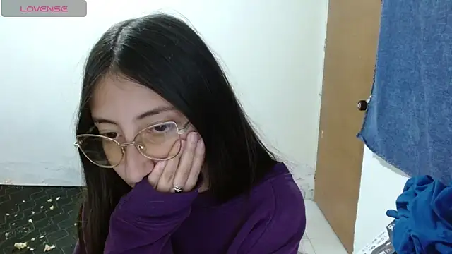 Snapshot of Nanylux chatting on April 12, 3:11 am Nanylux online show from April 12, 3:11 am