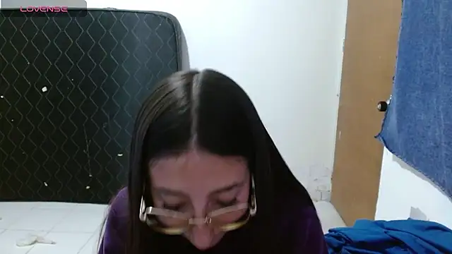 Snapshot of Nanylux chatting on April 13, 3:34 am Nanylux online show from April 13, 3:34 am