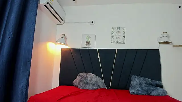 Snapshot of kendall_x0 chatting on November 19, 7:36 pm kendall x0 online show from November 19, 7:36 pm