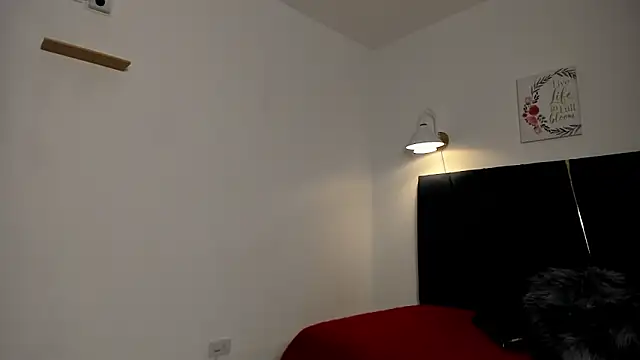 Snapshot of kendall_x0 chatting on December 4, 12:31 am kendall x0 online show from December 4, 12:31 am