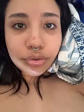 Snapshot of emy_eviee chatting on April 11, 8:35 pm emy eviee online show from April 11, 8:35 pm