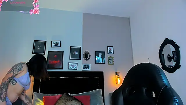 Snapshot of Annie_Petters chatting on December 5, 12:47 pm Annie Petters online show from December 5, 12:47 pm