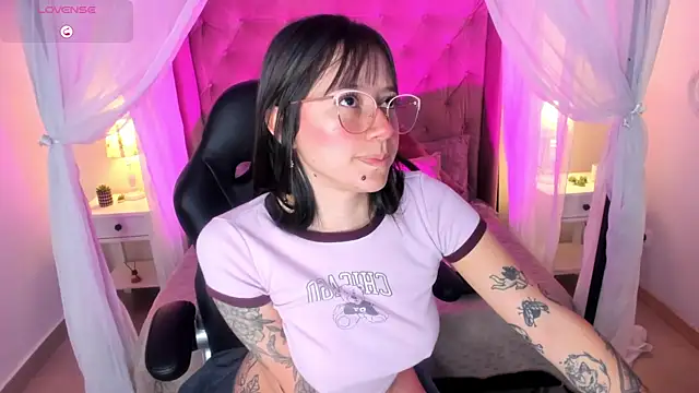 Annie Petters online show from July 9, 1:26 pm