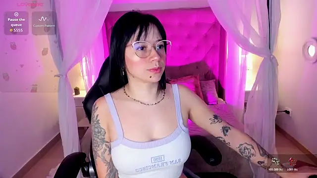 Annie Petters online show from July 25, 12:58 pm