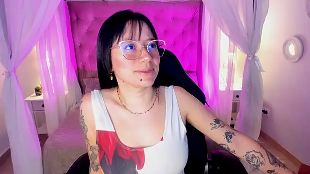 Annie Petters online show from July 30, 12:48 pm