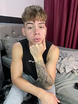 Snapshot of Handsome_boys69 chatting on February 20, 3:03 am Handsome boys69 online show from February 20, 3:03 am