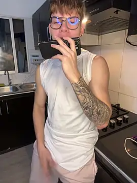 Snapshot of Handsome_boys69 chatting on March 15, 1:55 am Handsome boys69 online show from March 15, 1:55 am