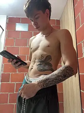 Snapshot of Handsome_boys69 chatting on March 17, 12:59 am Handsome boys69 online show from March 17, 12:59 am