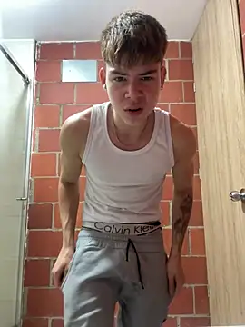 Snapshot of Handsome_boys69 chatting on March 25, 2:50 am Handsome boys69 online show from March 25, 2:50 am