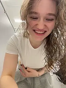 Snapshot of RussianWoman chatting on April 8, 3:17 am RussianWoman online show from April 8, 3:17 am