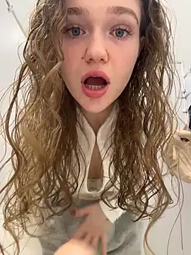 Snapshot of RussianWoman chatting on April 27, 3:37 am RussianWoman online show from April 27, 3:37 am