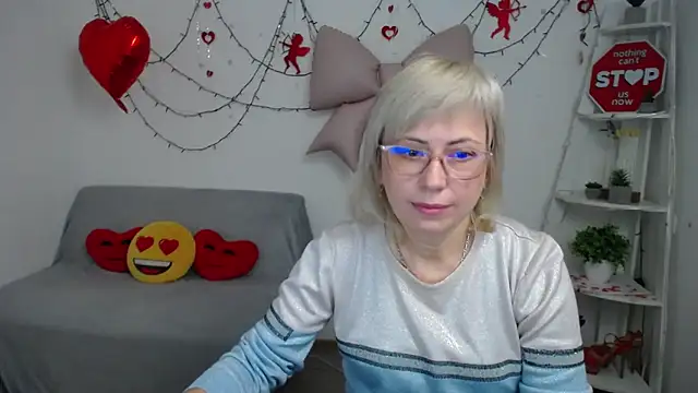 LaurenWishy online show from February 10, 7:34 am