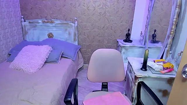 Isabela clk online show from February 7, 7:50 pm