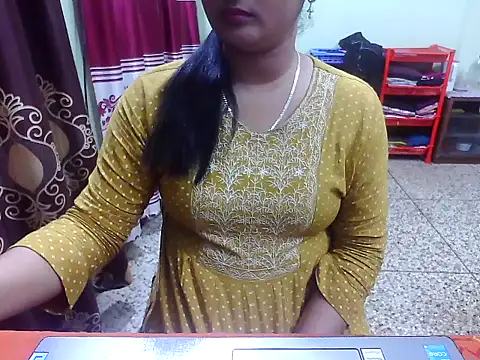 Snapshot of TwinRose2000 chatting on December 14, 1:05 pm TwinRose2000 online show from December 14, 1:05 pm