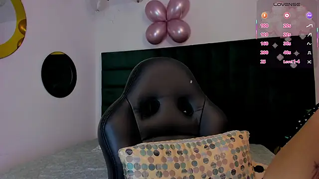 Snapshot of MarieTaylor_ chatting on December 13, 7:53 pm MarieTaylor online show from December 13, 7:53 pm