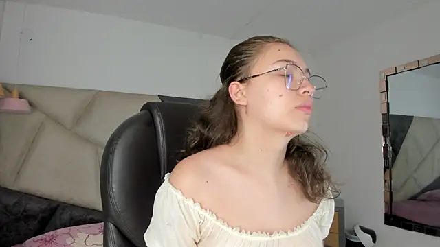 Snapshot of MarieTaylor_ chatting on December 14, 6:34 pm MarieTaylor online show from December 14, 6:34 pm