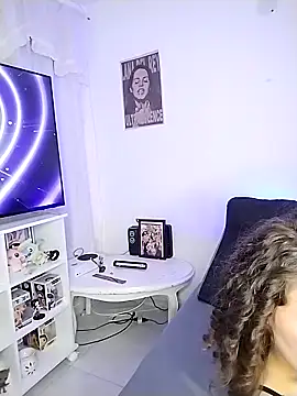Snapshot of MarieTaylor_ chatting on February 13, 3:13 am MarieTaylor online show from February 13, 3:13 am