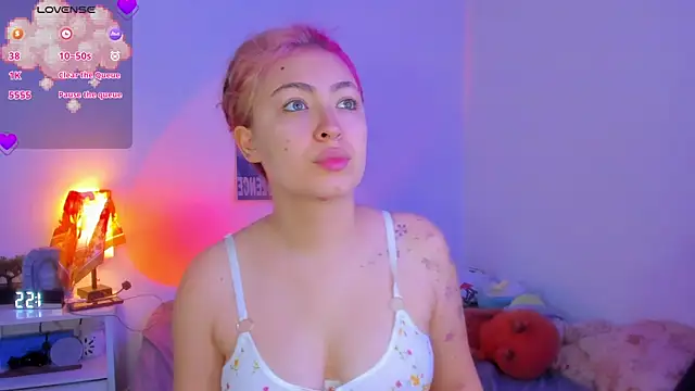 Snapshot of MarieTaylor_ chatting on June 8, 6:41 pm MarieTaylor online show from June 8, 6:41 pm
