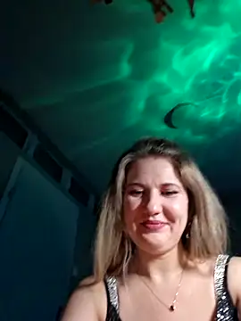 Snapshot of purplemoon1 chatting on December 18, 10:16 pm purplemoon1 online show from December 18, 10:16 pm