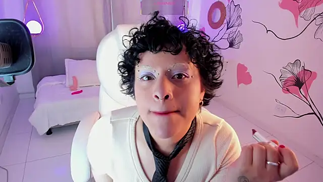 Snapshot of Alaska_deluxe chatting on December 15, 8:46 pm Alaska deluxe online show from December 15, 8:46 pm