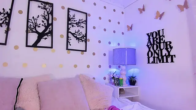 Violeth 00 online show from June 4, 8:04 pm