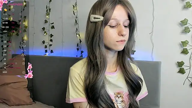 Annyme0w online show from December 4, 2:48 pm