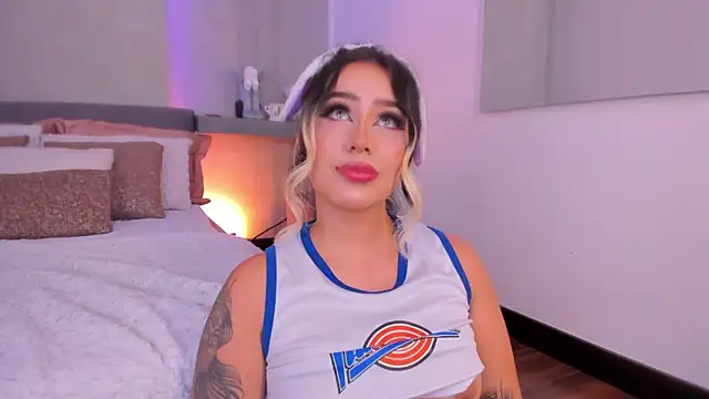 Snapshot of cleo_johnson chatting on March 8, 3:10 am cleo johnson online show from March 8, 3:10 am