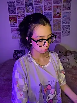 Snapshot of Valen-Foxx1 chatting on December 15, 5:34 am Valen-Foxx1 online show from December 15, 5:34 am