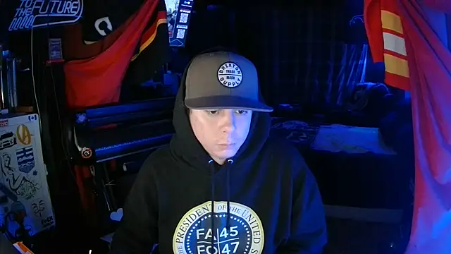 Snapshot of Bowerboi chatting on November 19, 5:29 am Bowerboi online show from November 19, 5:29 am