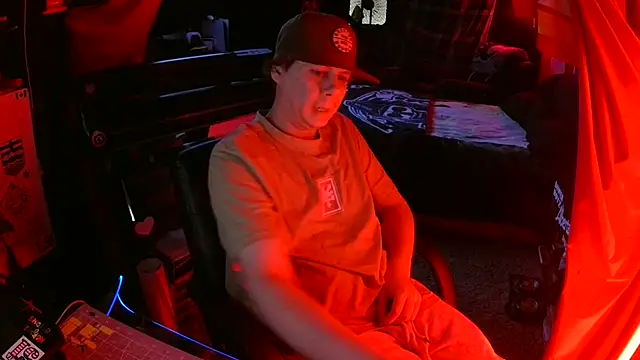 Snapshot of Bowerboi chatting on November 24, 12:43 am Bowerboi online show from November 24, 12:43 am