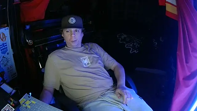 Snapshot of Bowerboi chatting on November 24, 12:49 pm Bowerboi online show from November 24, 12:49 pm