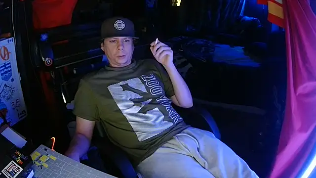 Snapshot of Bowerboi chatting on November 25, 1:38 am Bowerboi online show from November 25, 1:38 am