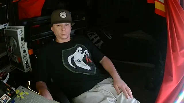 Snapshot of Bowerboi chatting on November 27, 12:29 pm Bowerboi online show from November 27, 12:29 pm