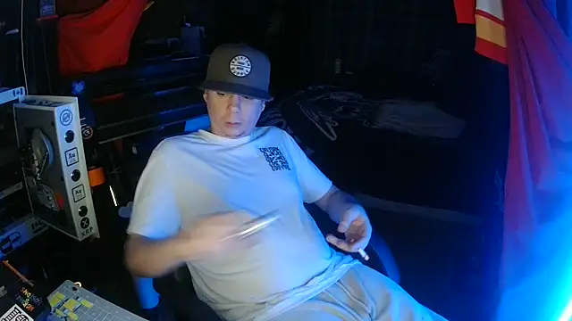 Snapshot of Bowerboi chatting on November 30, 3:10 am Bowerboi online show from November 30, 3:10 am