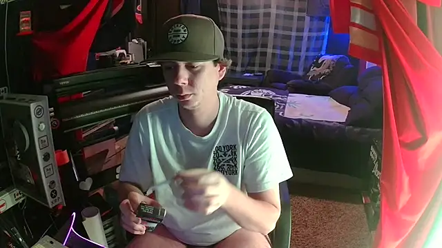 Snapshot of Bowerboi chatting on December 1, 10:48 pm Bowerboi online show from December 1, 10:48 pm