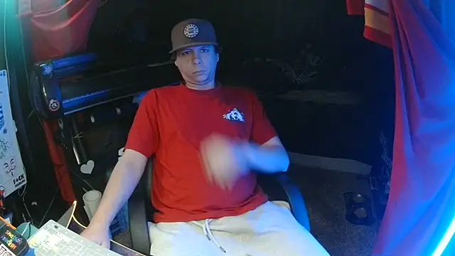 Snapshot of Bowerboi chatting on December 2, 11:00 pm Bowerboi online show from December 2, 11:00 pm