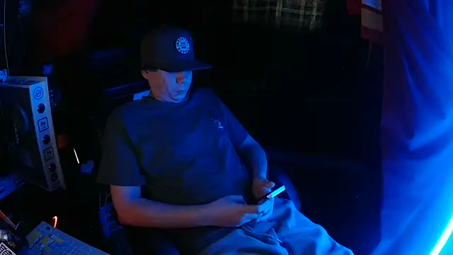 Snapshot of Bowerboi chatting on December 3, 5:44 pm Bowerboi online show from December 3, 5:44 pm