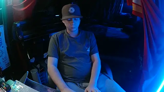 Snapshot of Bowerboi chatting on December 4, 8:01 am Bowerboi online show from December 4, 8:01 am